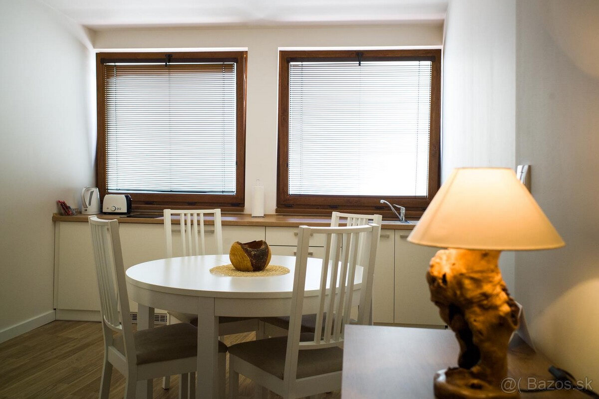 Moderné a útulné ubytovanie pre pracovné skupiny 🛏️Komárno