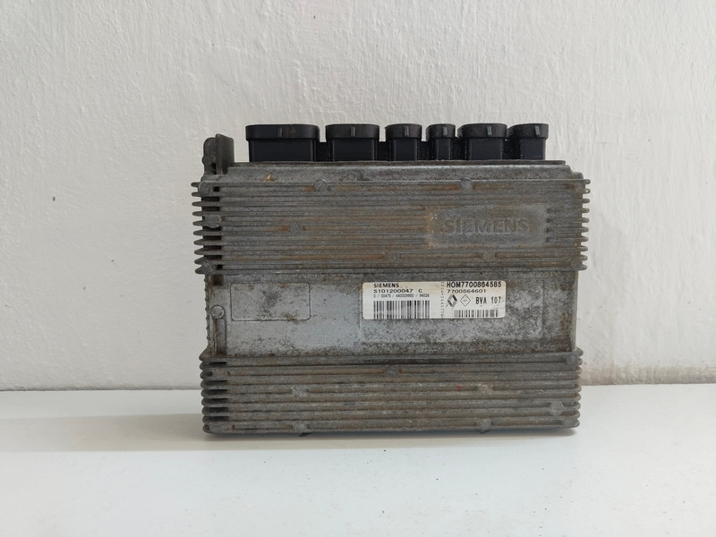 RJ Renault Clio HOM7700864585 S101200047C 40€