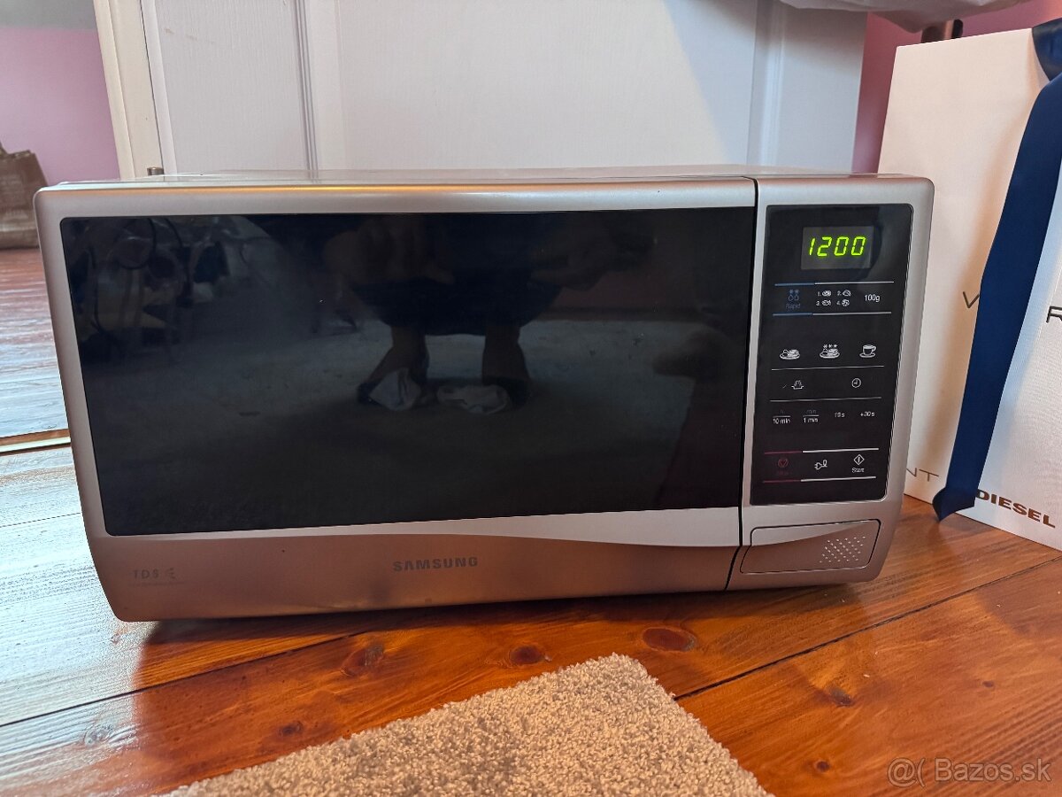 Mikrovlnná rúra značky Samsung