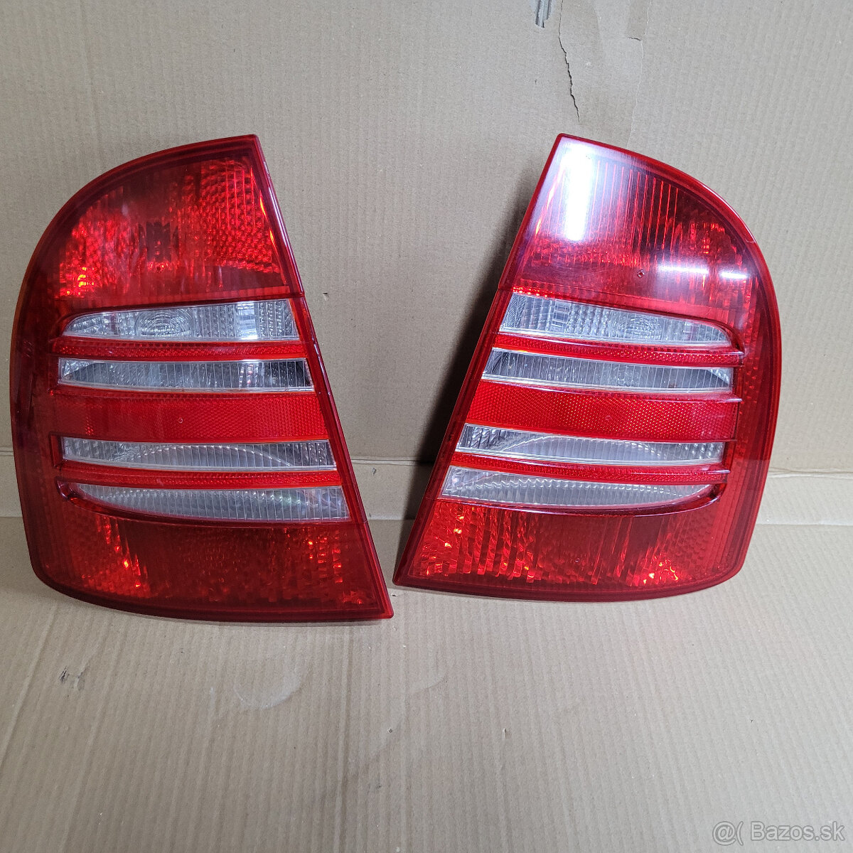 Zadne svetla Skoda Superb 1