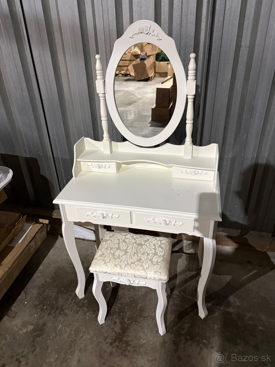 Toaletny stolik s taburetkou