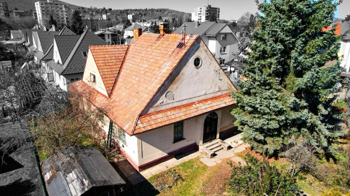 Rodinný dom s históriou a strategickou polohou v NMn/V