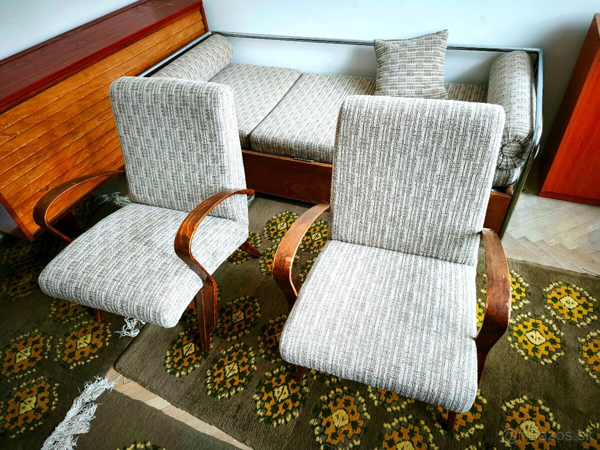 Retro starodavny sedaci nabytok