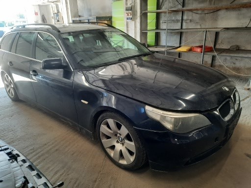 BMW E61 530 Nahardne diely farba modra.