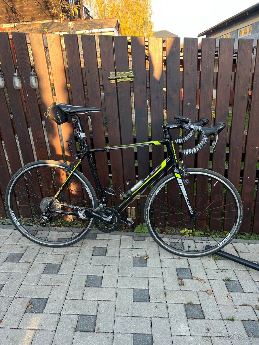 Predam cestny bicykel Giant