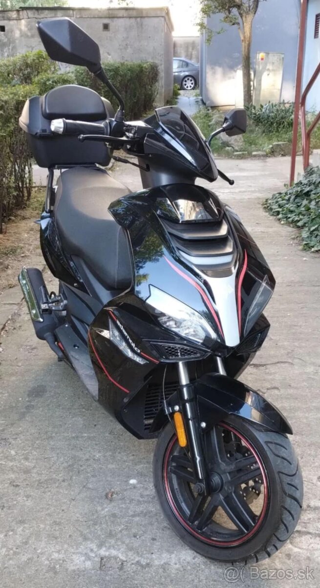 Skúter Adamoto MUSTANG 125 F8