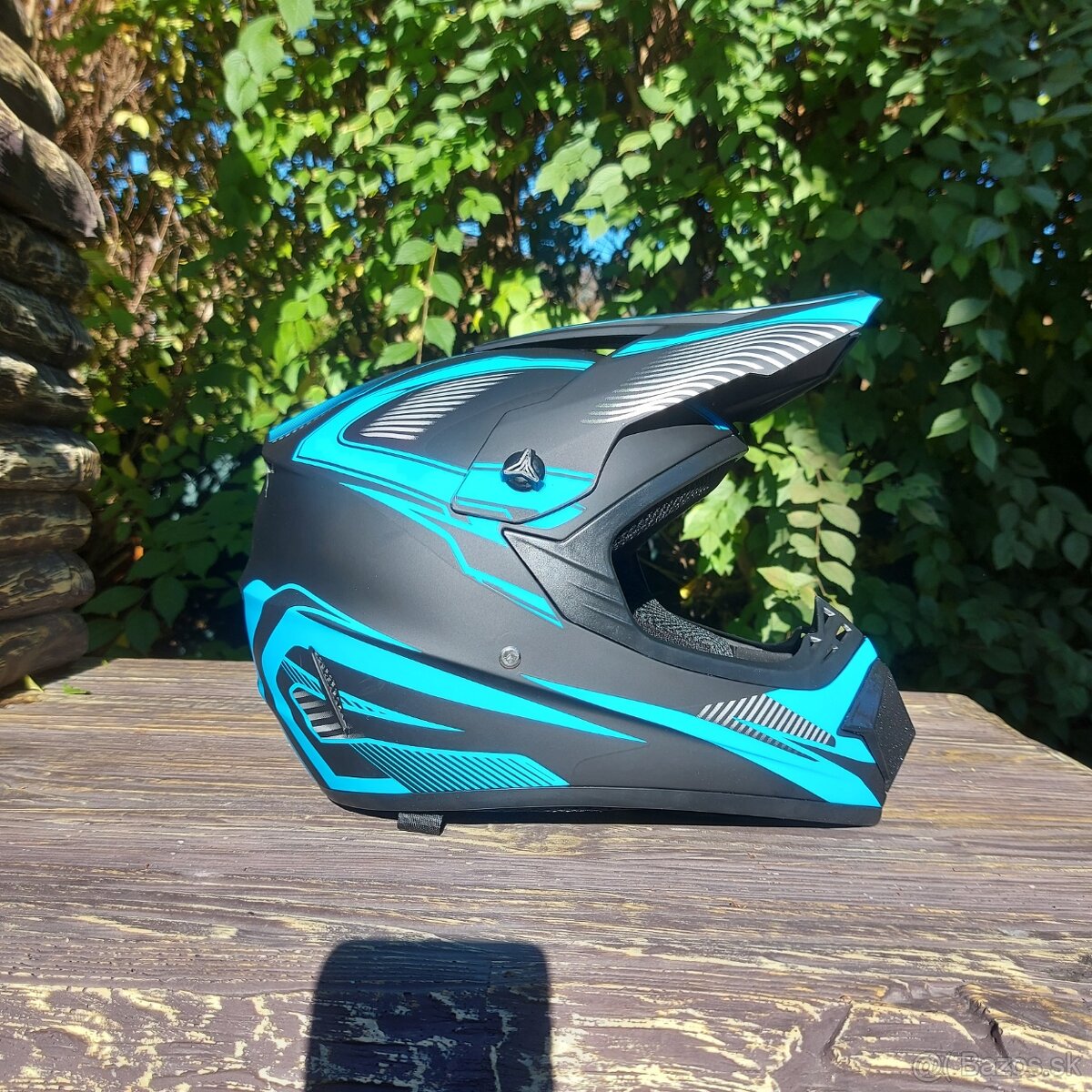 Nová nepoužívaná prilba na motorku / cross – veľkosť M