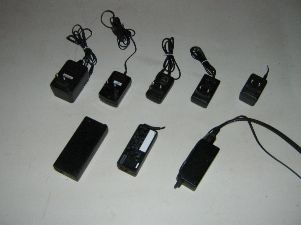 Predám napájacie zdroje - trafa 4,5 V, 12 V, 19 V, 20 V