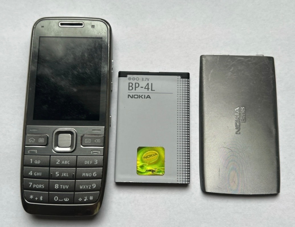 Nokia E52