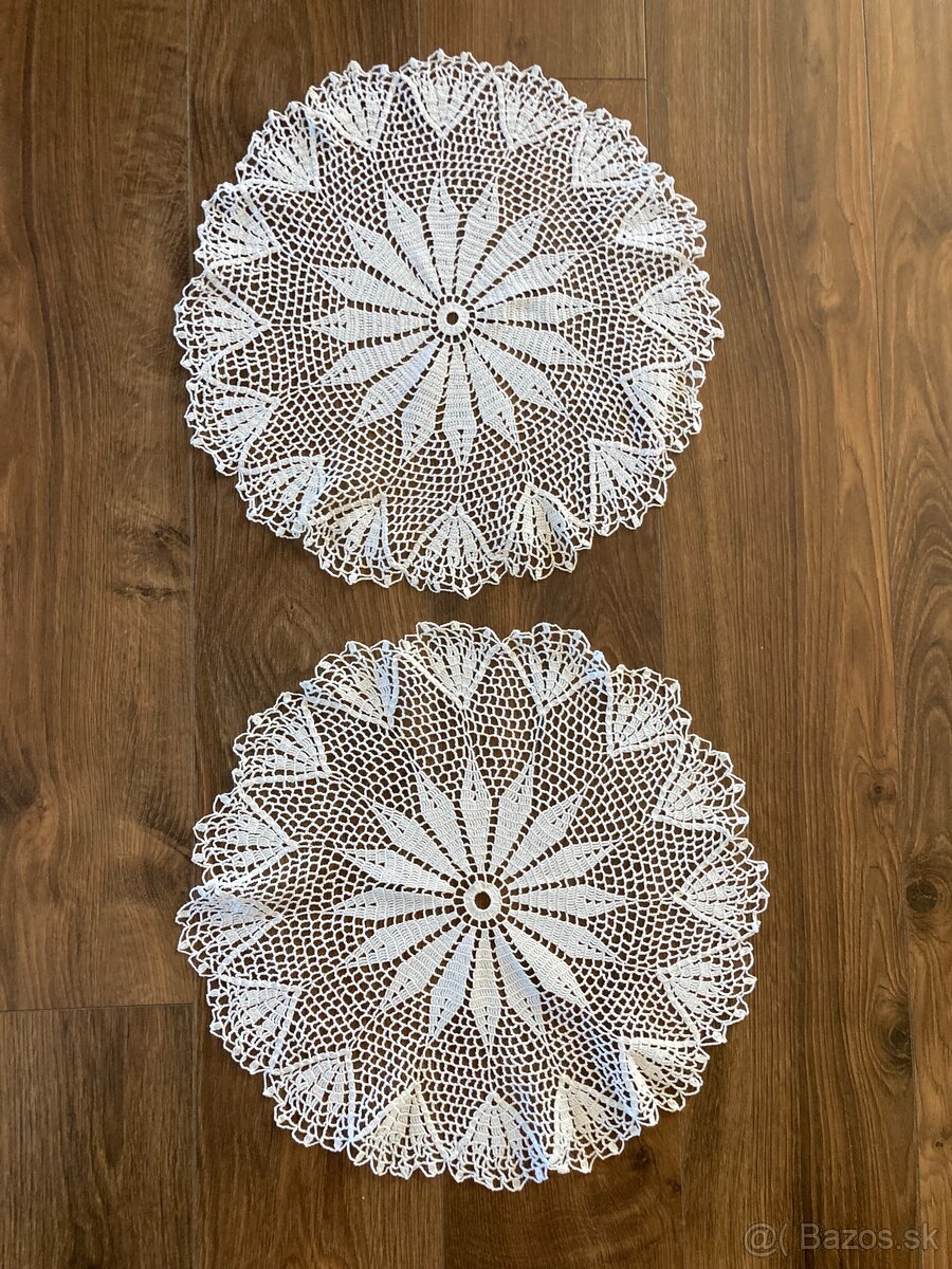 Set dvoch väčších háčkovaných obrusov