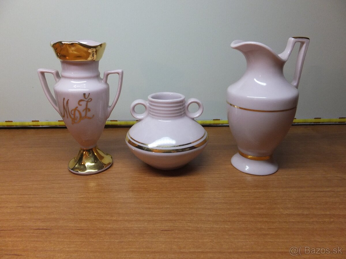 Set, originál růžový porcelán H&C Chodov, 3 vázičky-amforky.