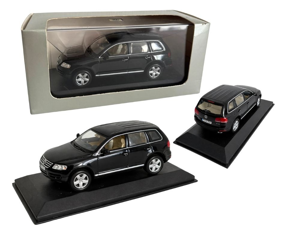 Rôzne zberateľské kovové modely v mierke 1:43