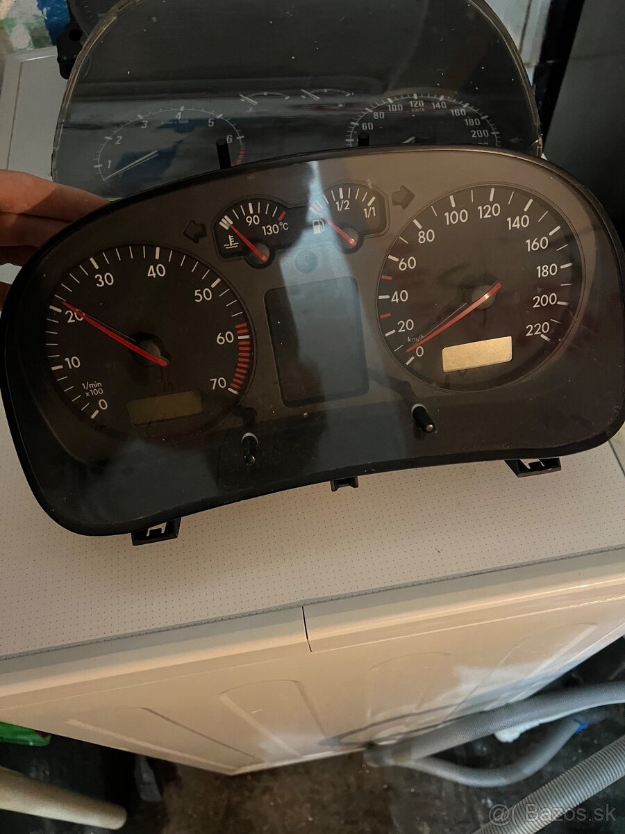 Golf 4 benzín budíky