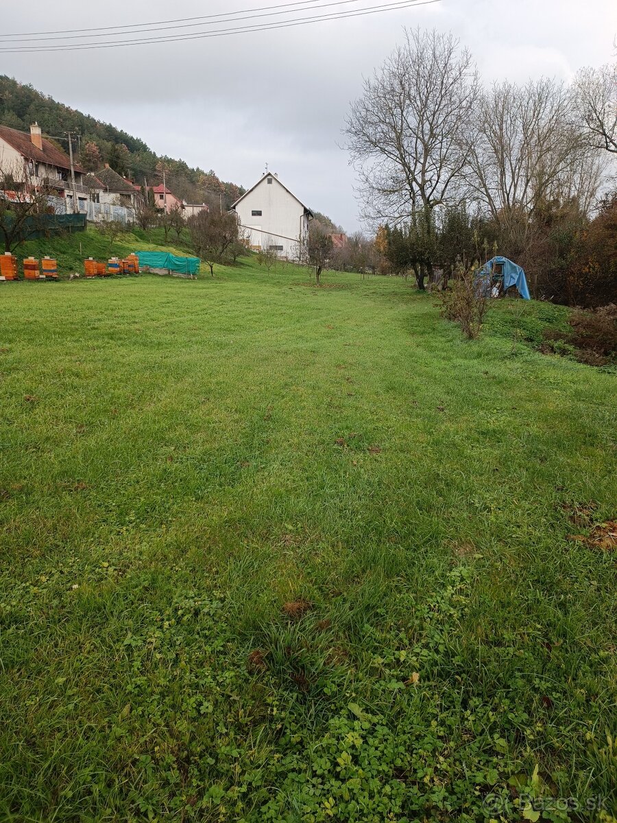 Stavebný pozemok v obci Modrova