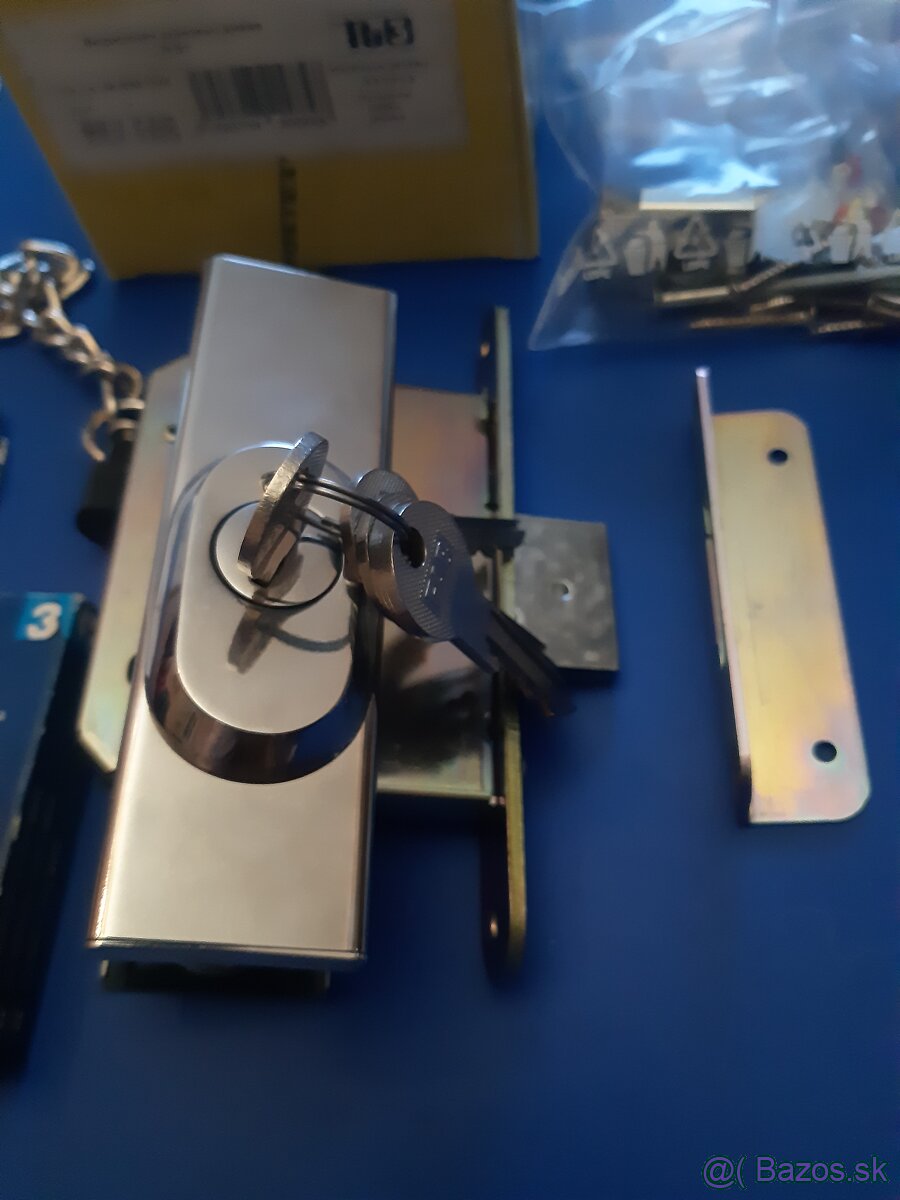 Kovanie na bezpečnostné dvere + vložka+zámok+retiazka
