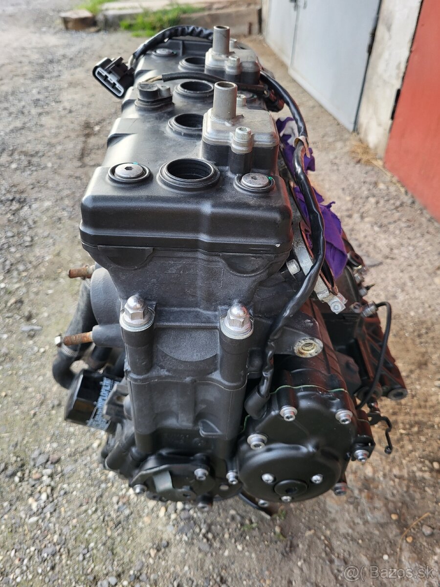 Yamaha r1 rn19 motor