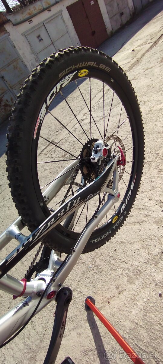 Predám celoodpruženy Lapier Hôrs.Bike .