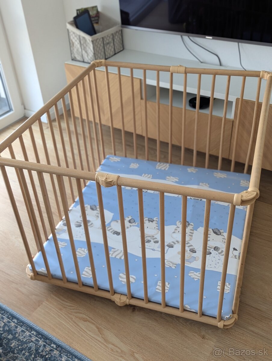 Drevená ohrádka pre dieťa