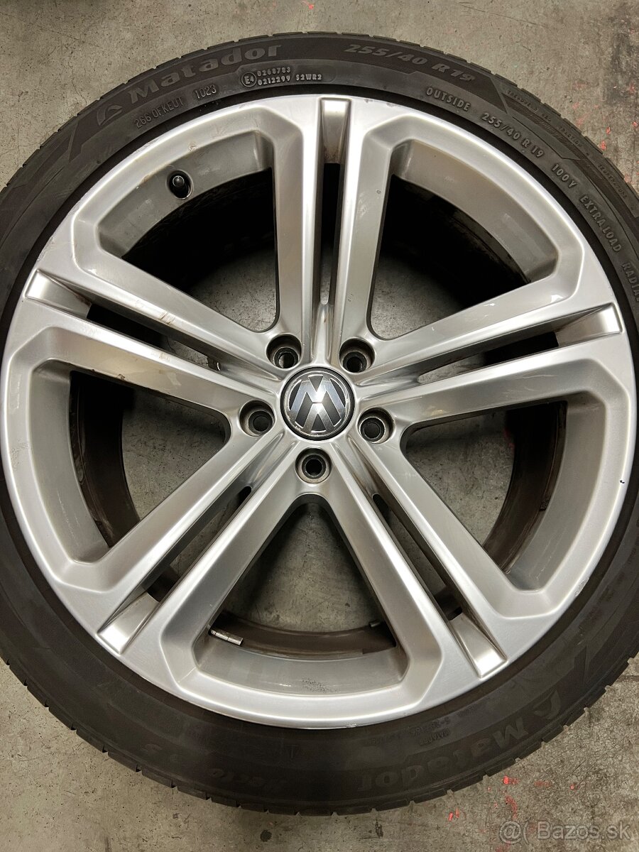 255/40R19 pneumatiky + disky