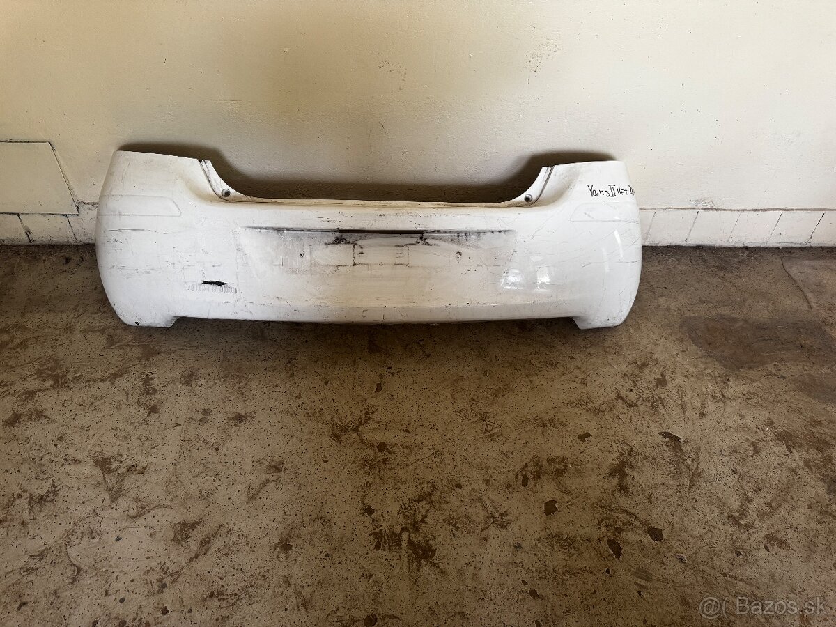Toyota Yaris II 2 lift 2009-2011 zadný nárazník