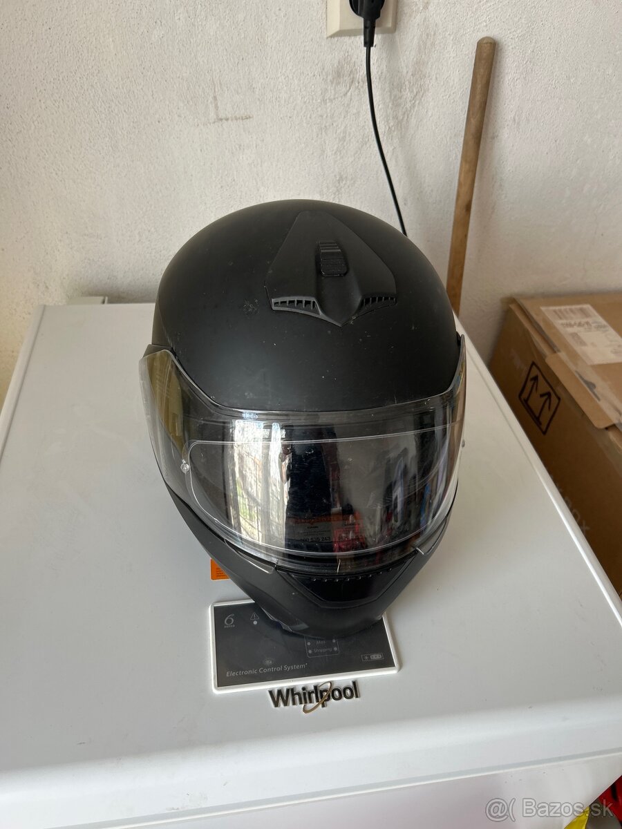 Predám vyklápaciu prilbu 10eur
