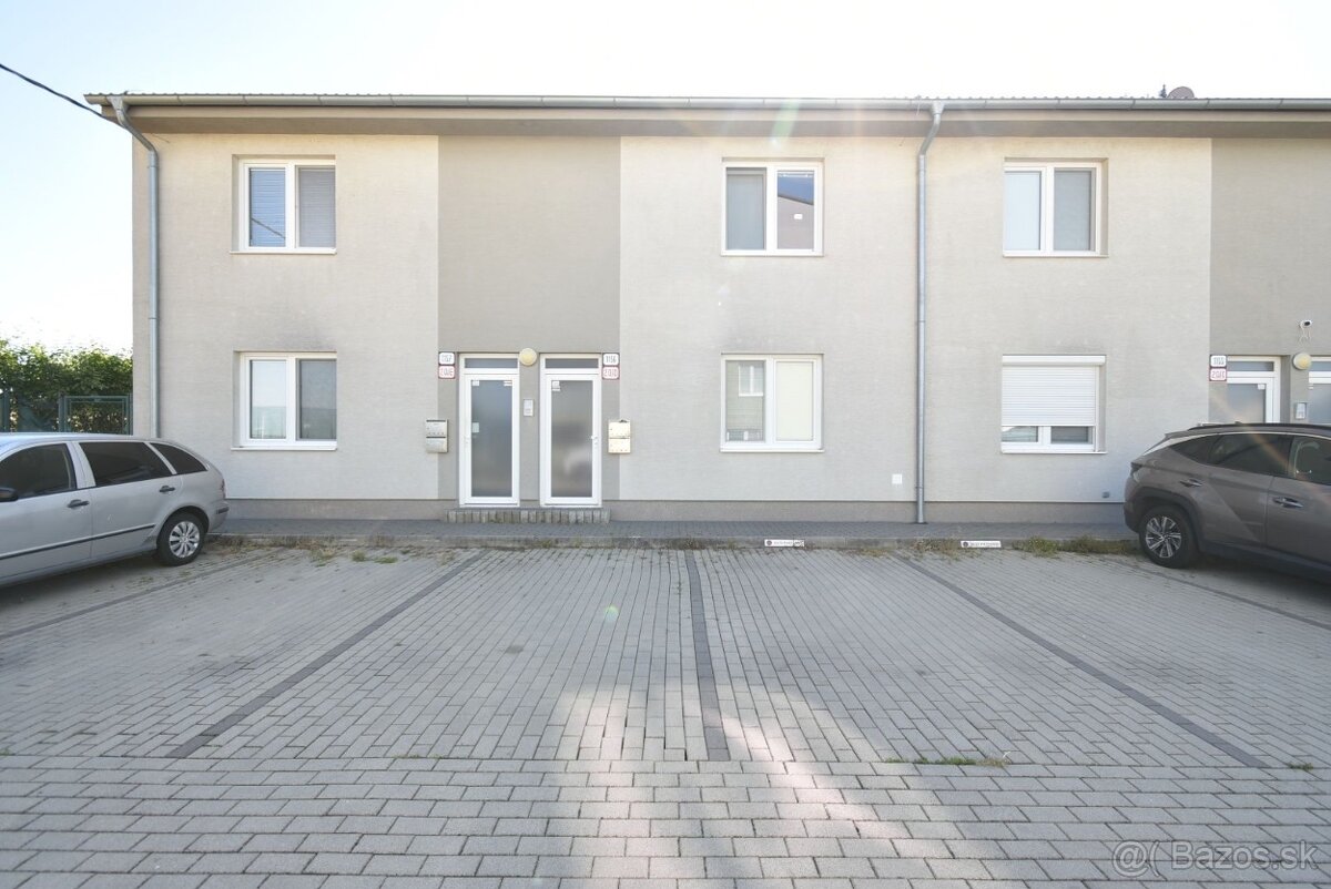 Príjemný 2-izbový byt vo Viničnom s vlastným parkovacím mies