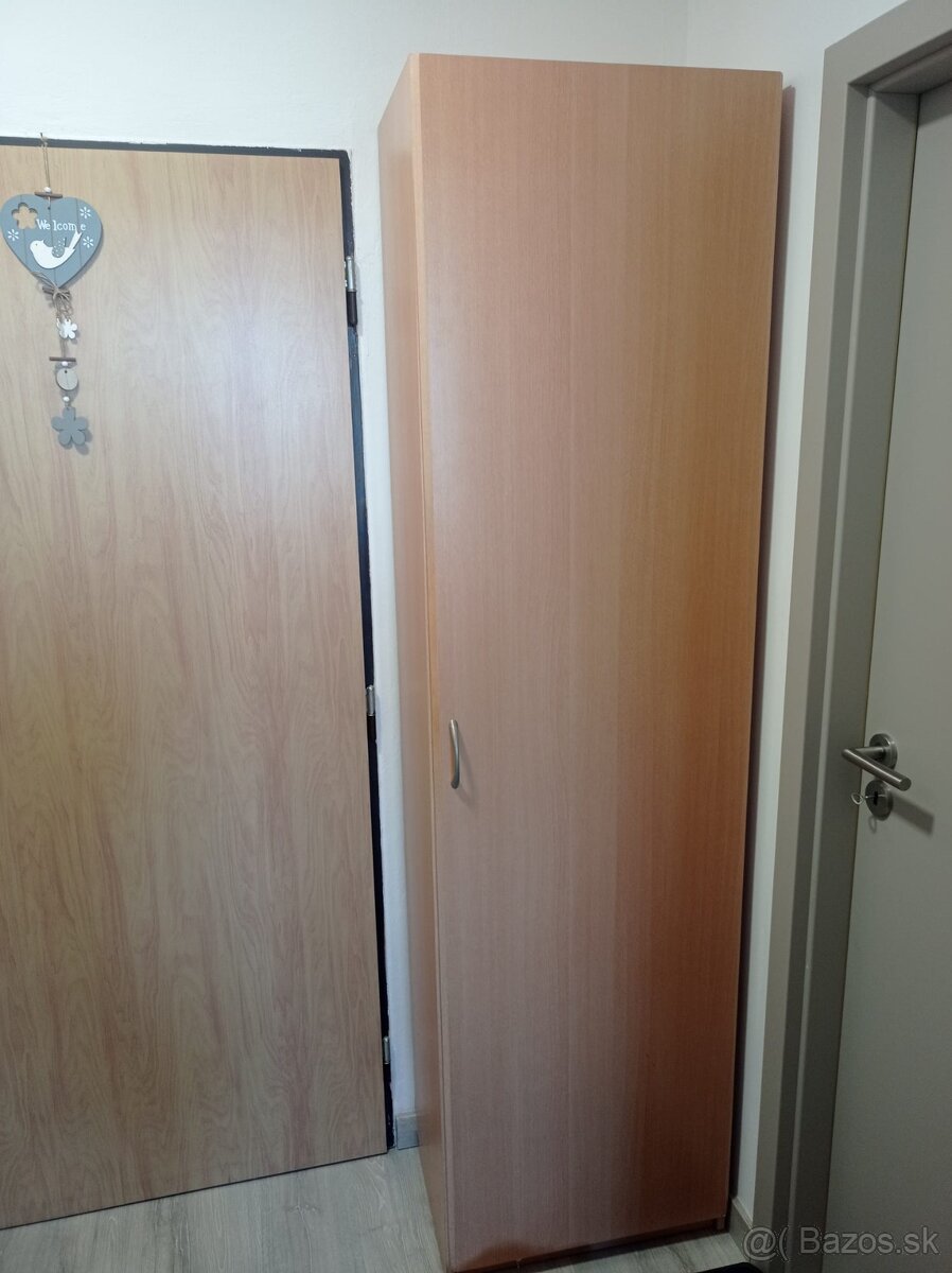 Vysoká skriňa