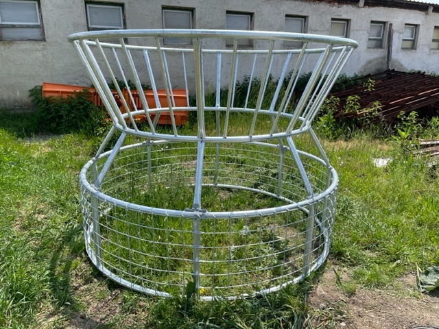 PREDÁM KRMÍTKA PRE HOVÄDZÍ DOBYTOK