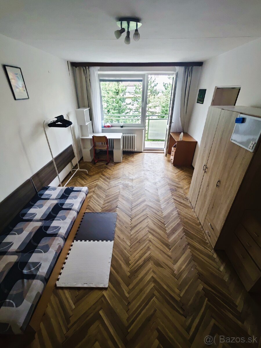 Samostatná nepriechodná uzamykateľna izba v byte, Košice