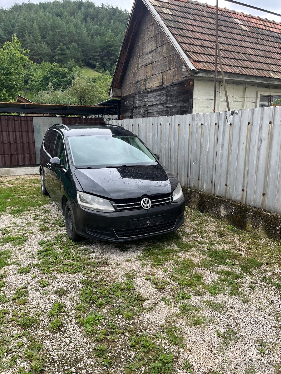 Volkswagen sharan.