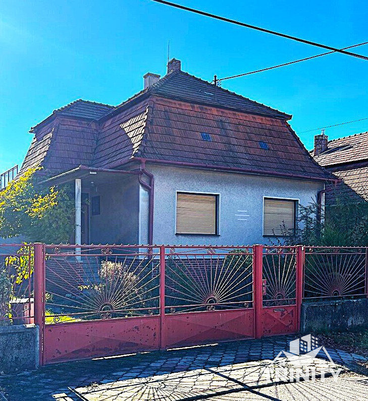 Na predaj tehlový 4-izbový rodinný dom v obci Bánov