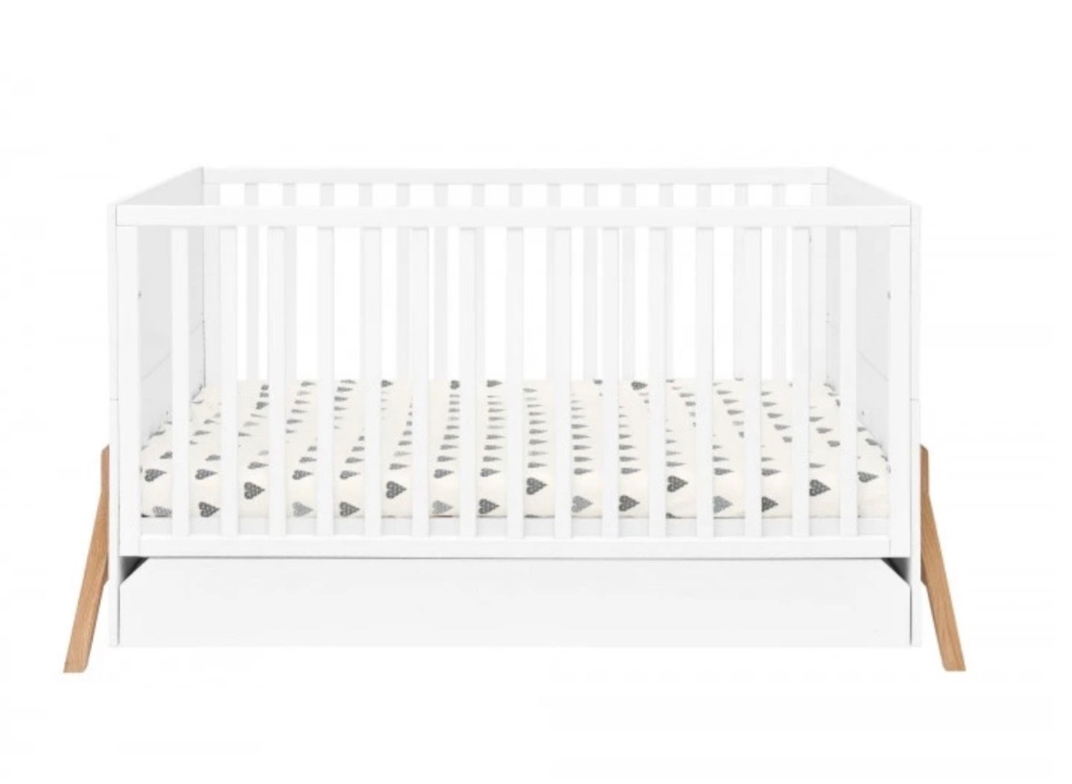 Postielka so zasuvkou