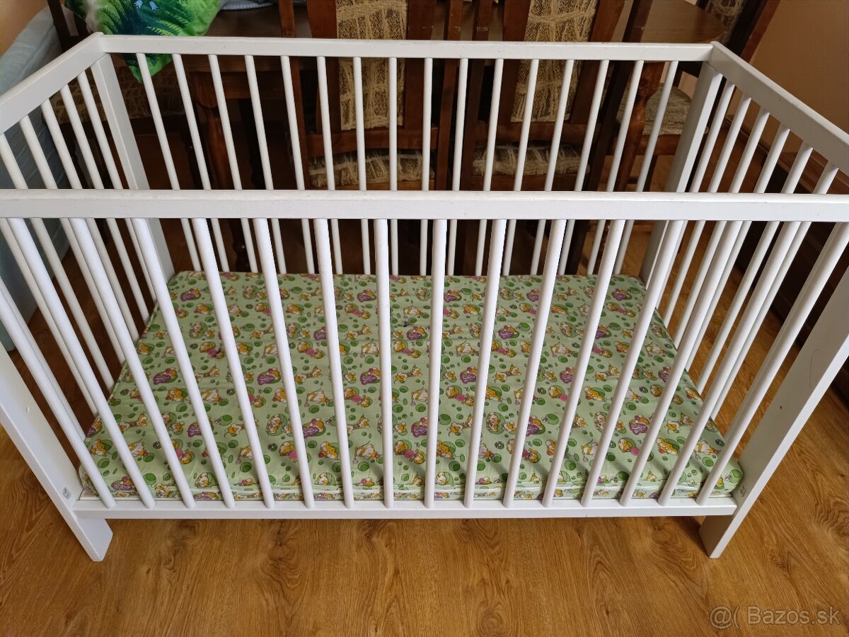 Drevená detská postieľka