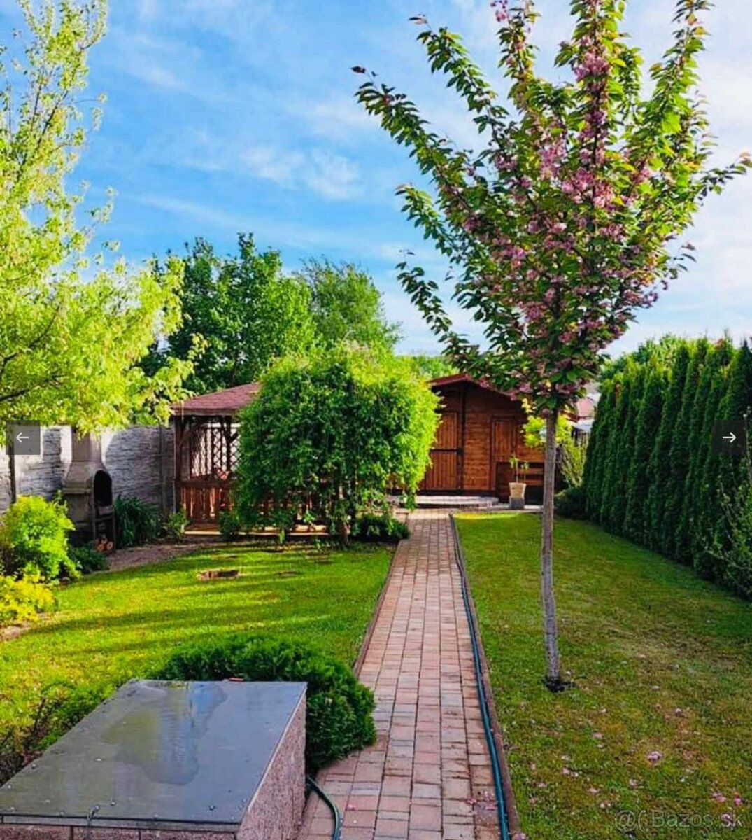 Na predaj drevená chatka v chatovej oblasti