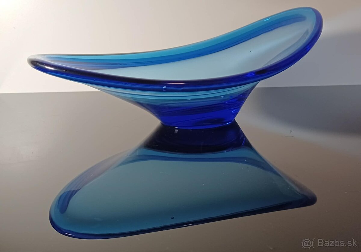 Krásna misa z hutného skla