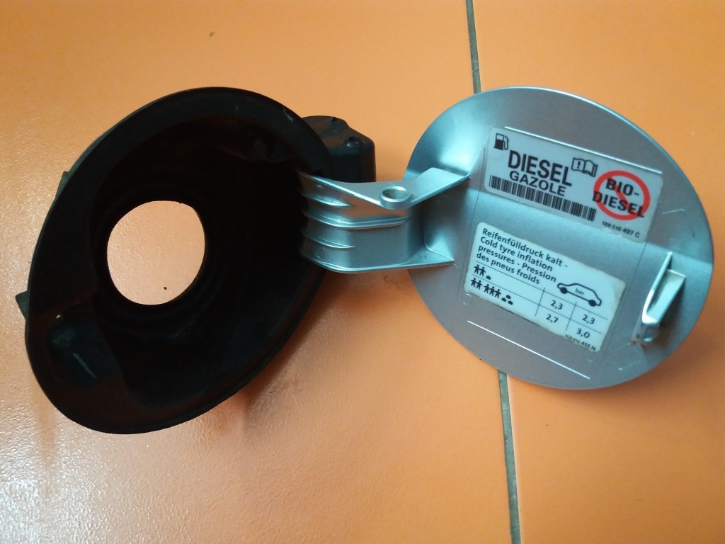 Dvierka Kryt nádrže VW PASSAT B6