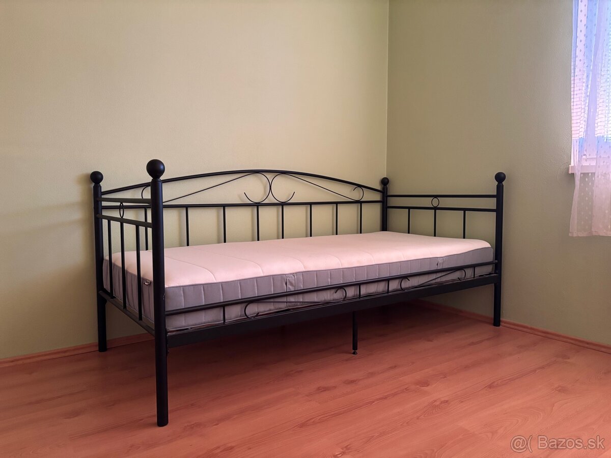 Kovaná posteľ s matracom