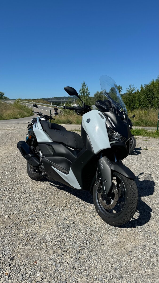 Yamaha XMAX 300 Tech Max +