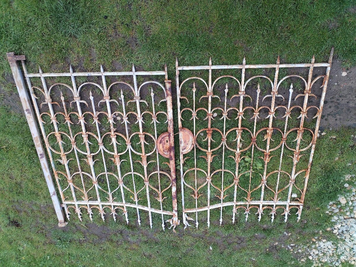 Brána kovana historicka,Lamačká na dlažbu
