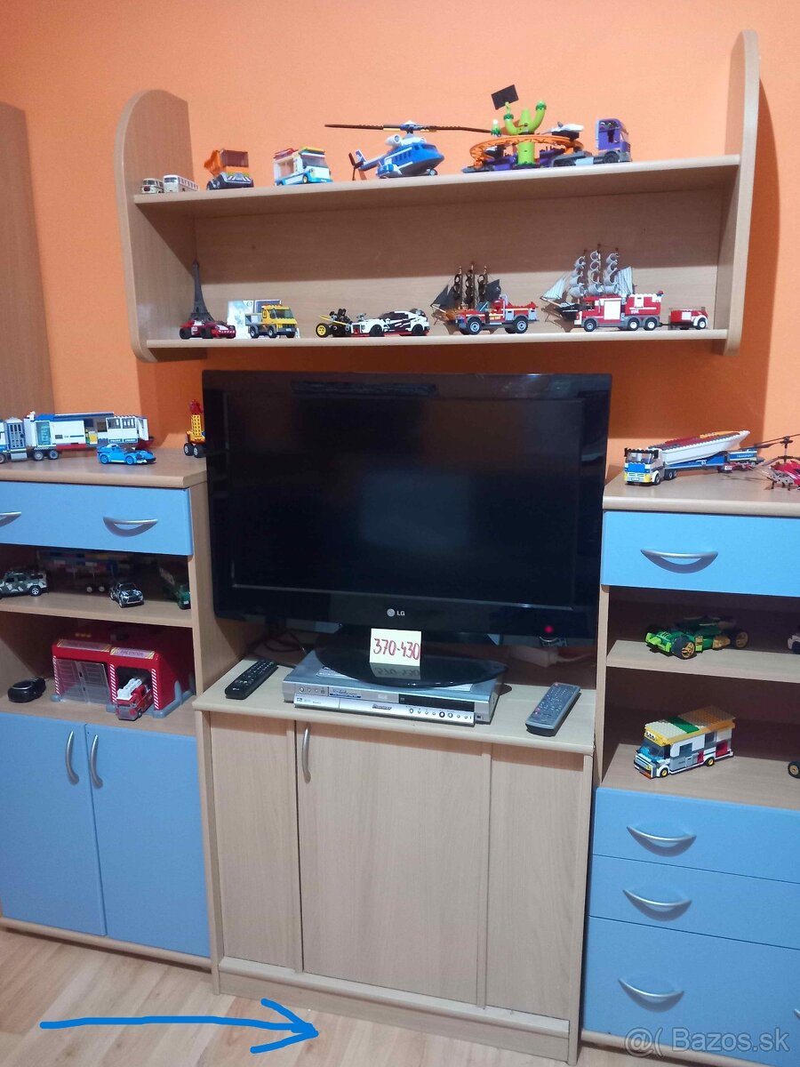 Predám skrine a poličky