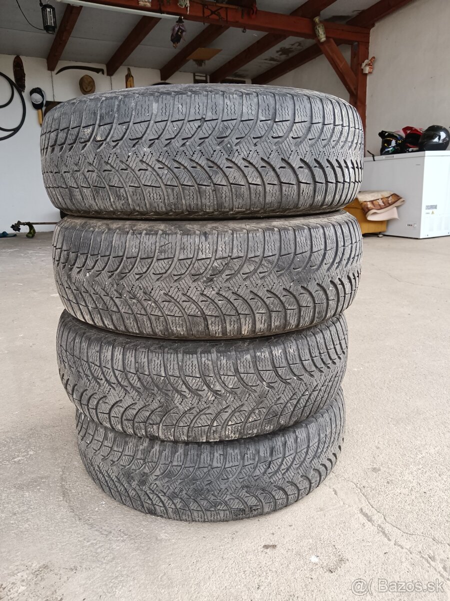 Predám Michelin 185/60R15 zimne