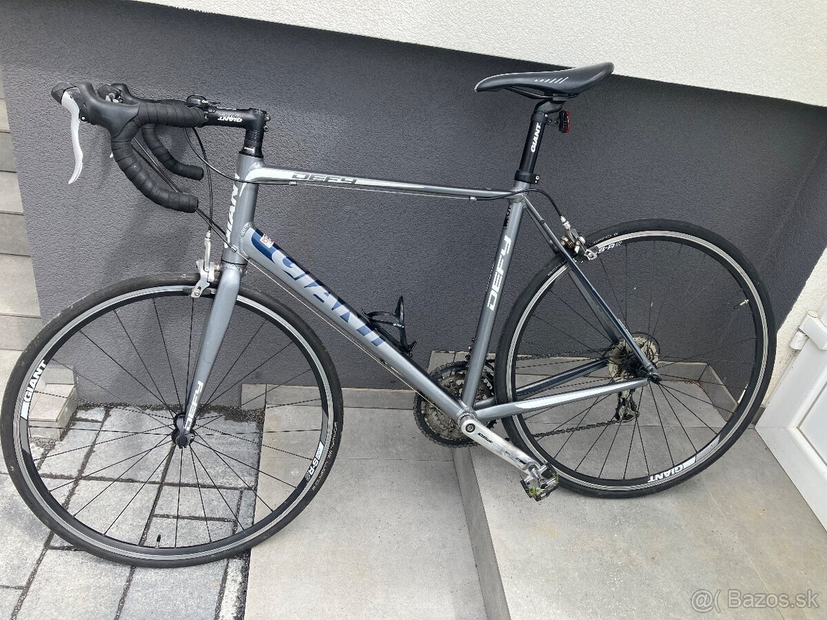 Predám cestný bicykel giant vel. L