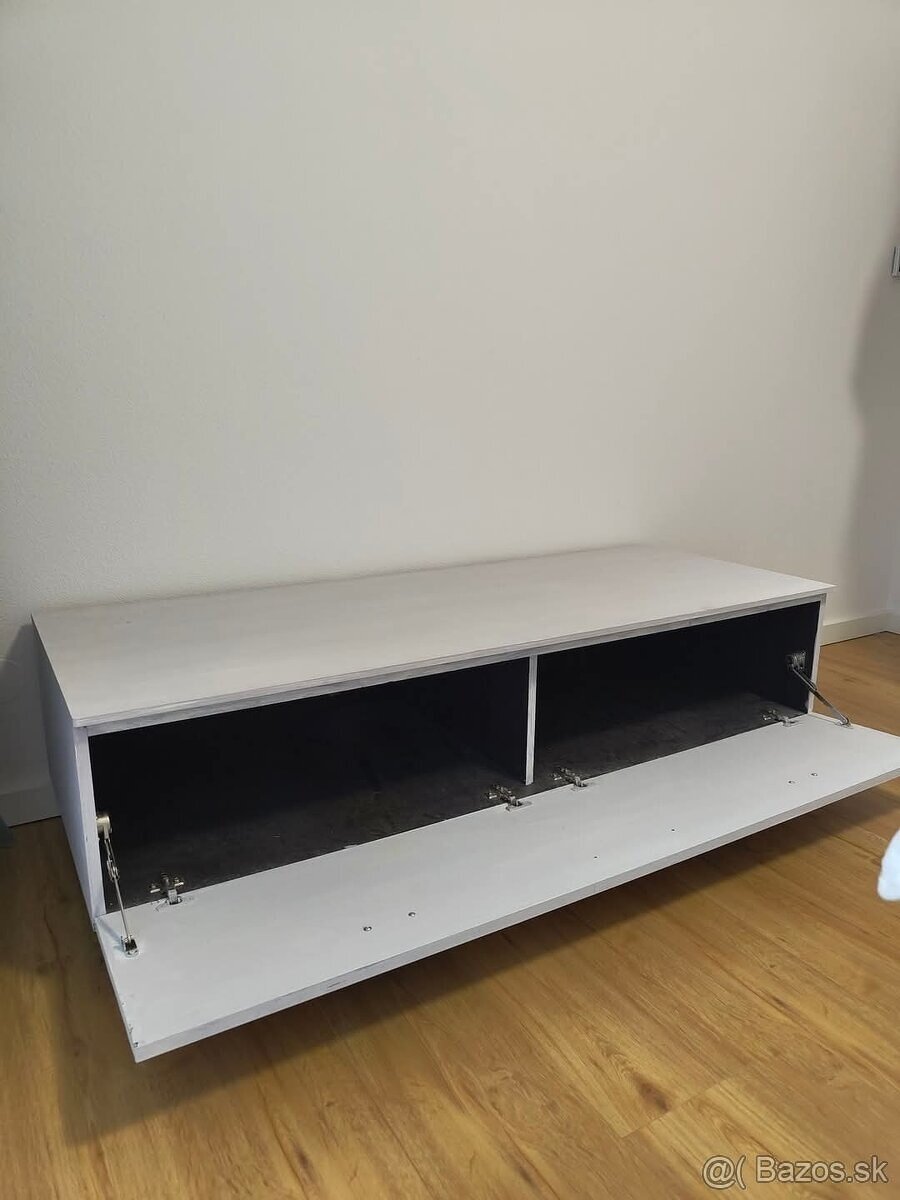 Komoda, skrinka pod TV