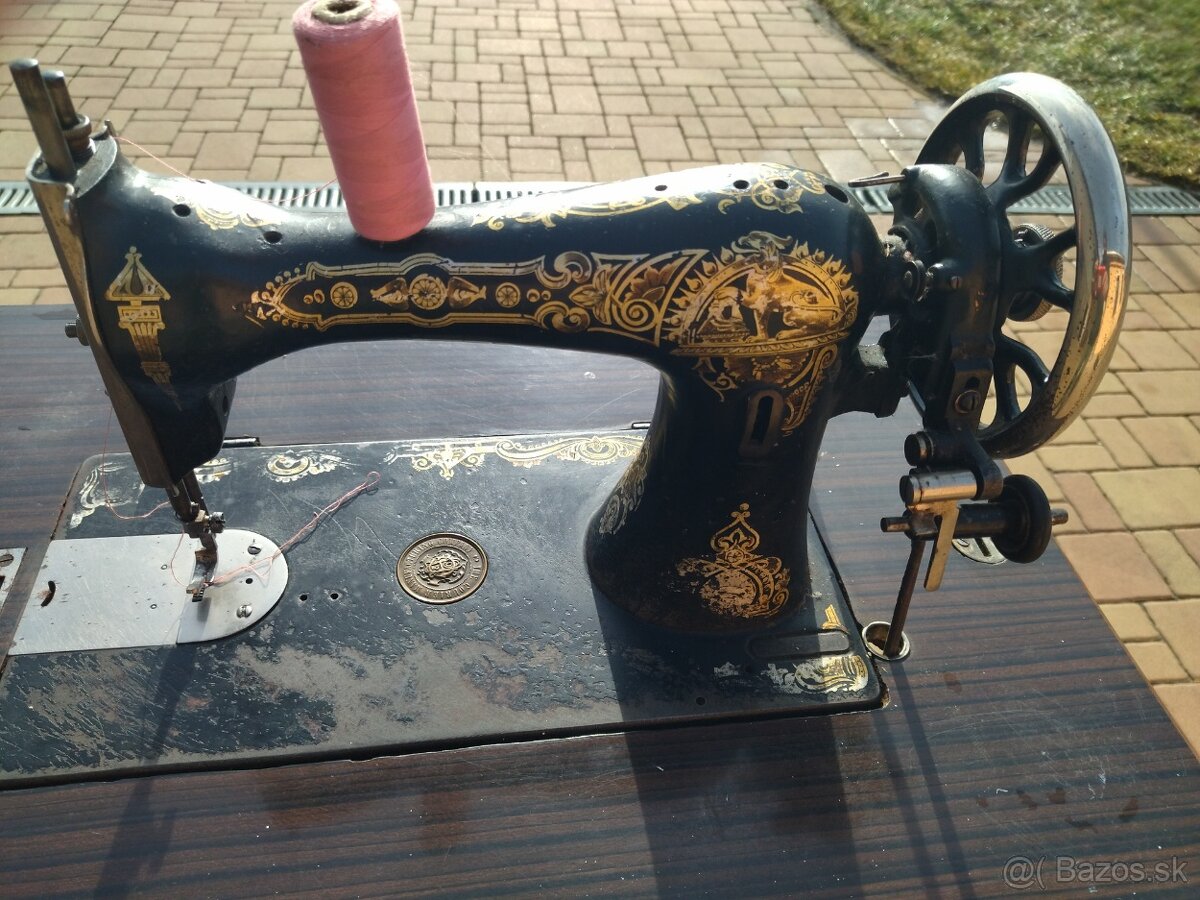 Šijací stroj Ringschifft (starožitnosť).