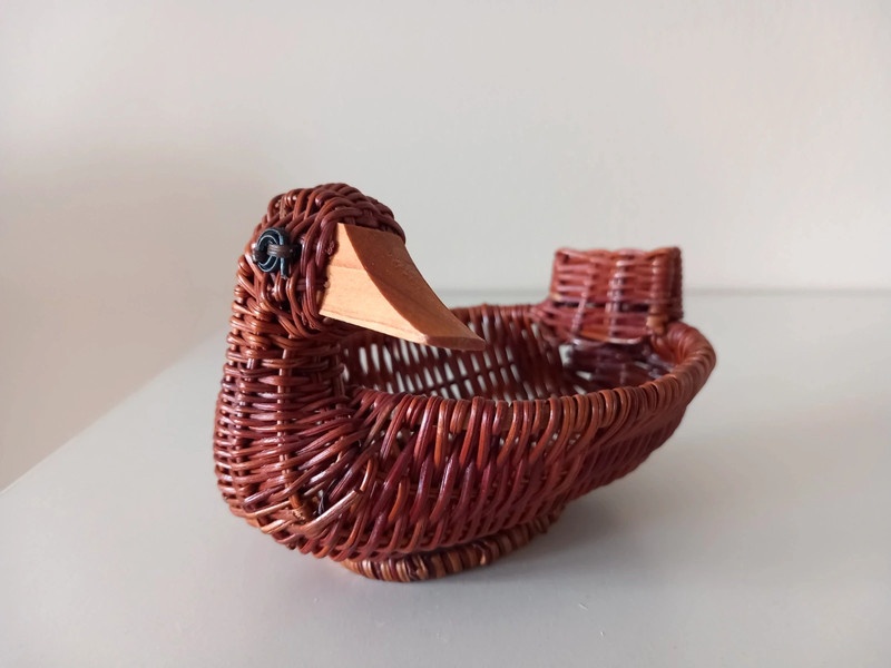 Starý prútený minikošík - miska v tvare kačičky 11,5x8 cm