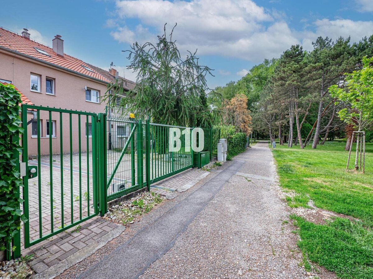 JEDINEČNÝ Mezonetový byt / parking, záhrada - pri PARKU, Nit