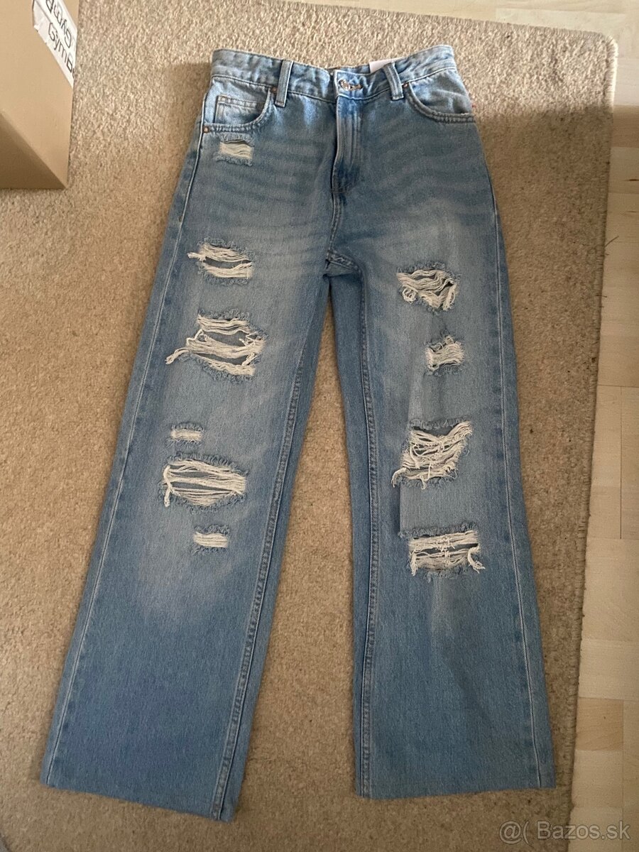 Nové s visačkou Bershka rifle píše 32 -ale sedí aj na xs(34)