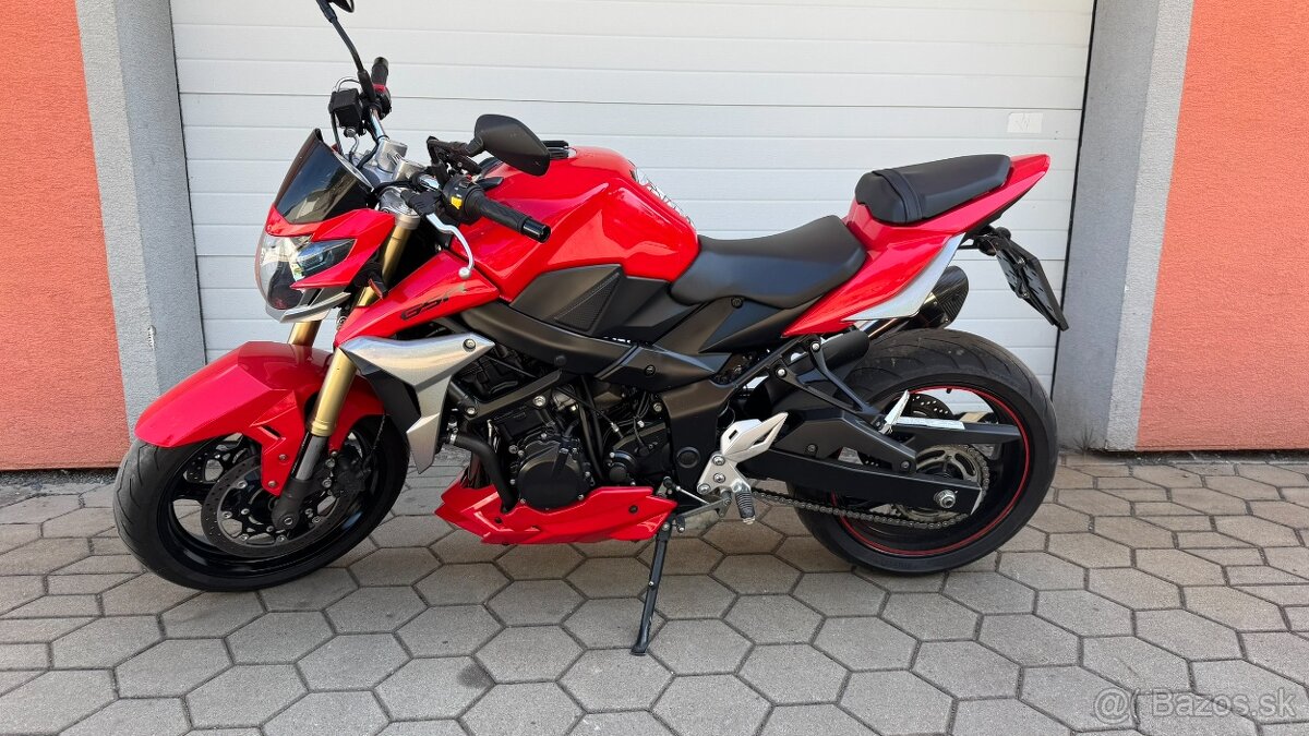 SUZUKI GSR 750