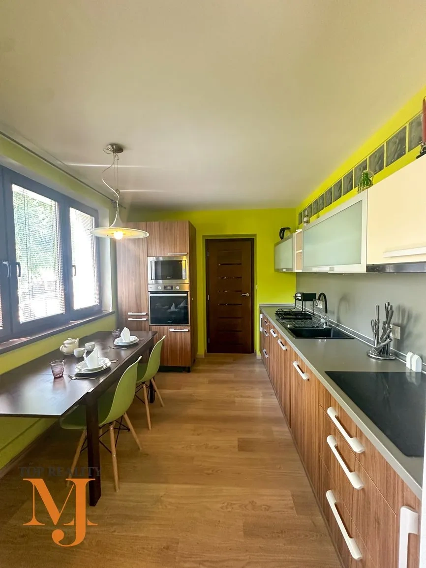 3-izb. byt s krbom, garážou, záhradkou, ihneď voľný