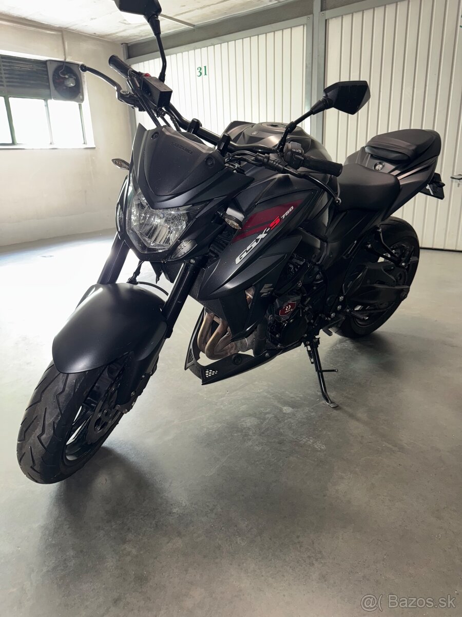 Suzuki GSX S750